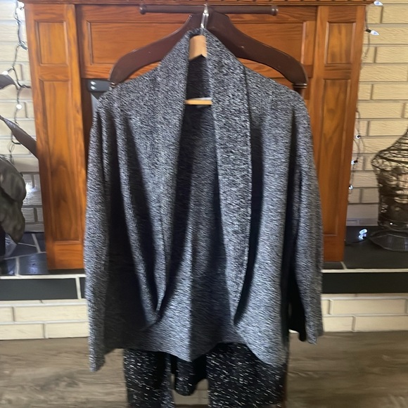 Two beautiful sweater/cardigans Denver Hayes/Allison Daley SZ M PRICE INC BOTH - Picture 4 of 4